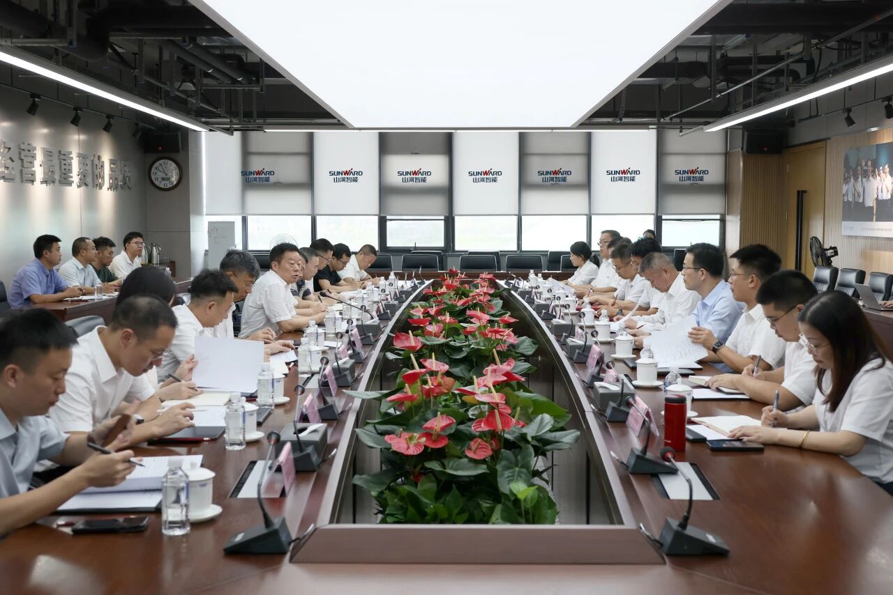 湖南省政协副主席、省工程机械产业链链长何寄华调研KU酷游官网智能